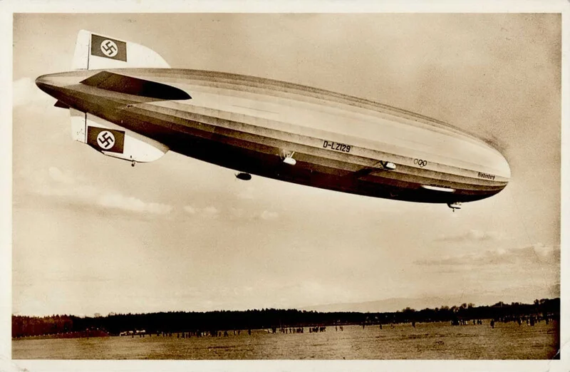 Los 16439 - Zuschlag 290 Euro - Deutsches Reich 1936 Zeppelin 5. Fahrt Europa - Nordamerika mit LZ 129 nach Erfurt, unten links Eckbug